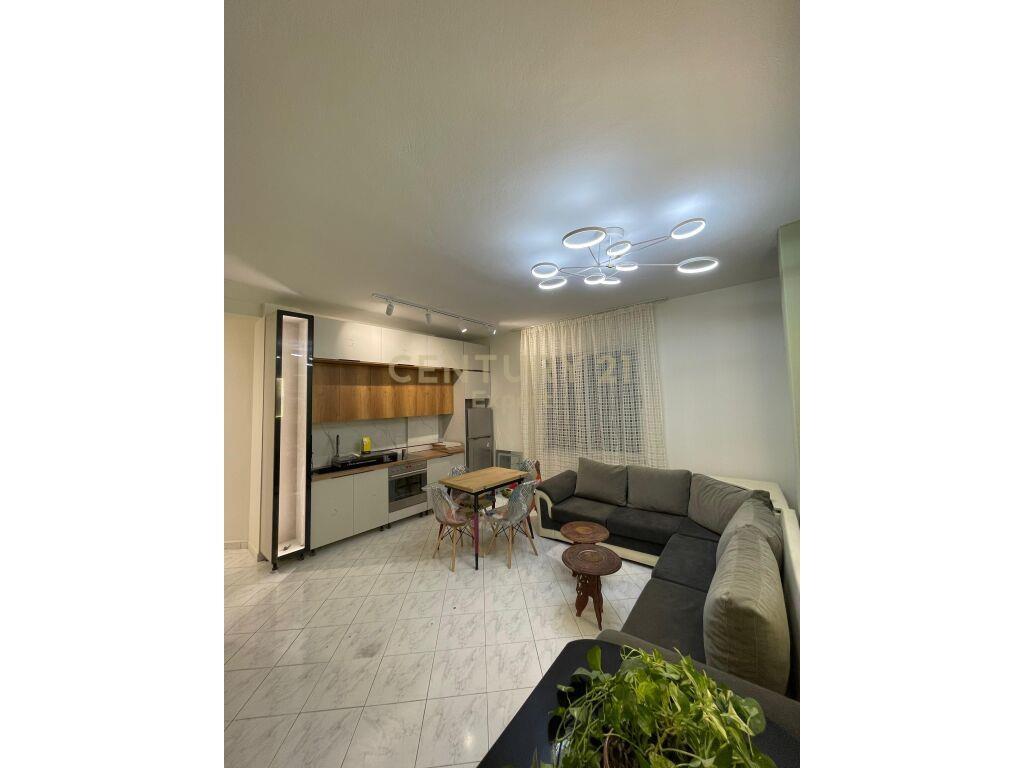 APARTAMENT 1+1 ME QIRA 550 € expert103122