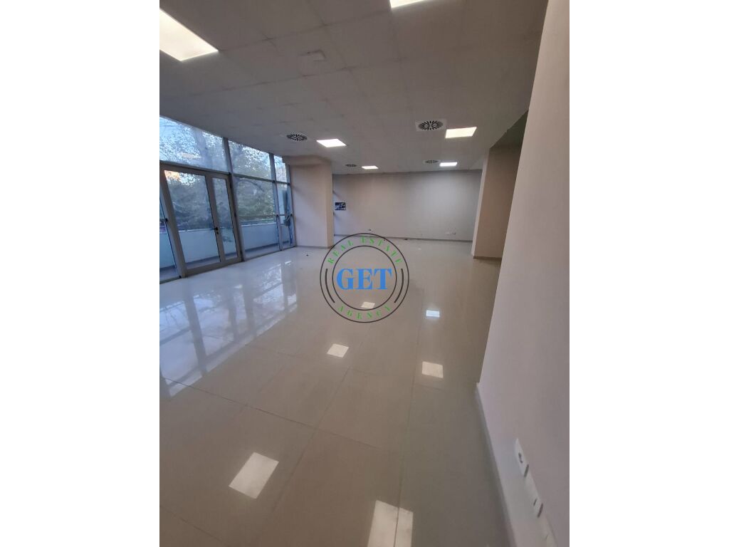 Qira, Ambient Biznesi, Ish Rajoni, Durres