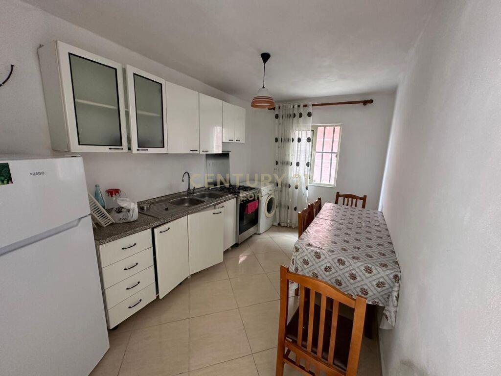 JEPET APARTAMENT 2+1 ME QIRA NE DURRES PRANE MUZEUMIT TE DES