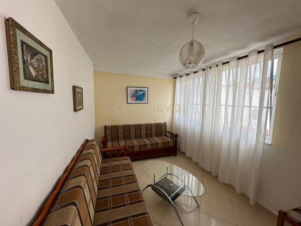 JEPET APARTAMENT 2+1 ME QIRA NE DURRES PRANE MUZEUMIT TE DES