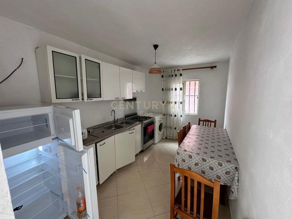 JEPET APARTAMENT 2+1 ME QIRA NE DURRES PRANE MUZEUMIT TE DES