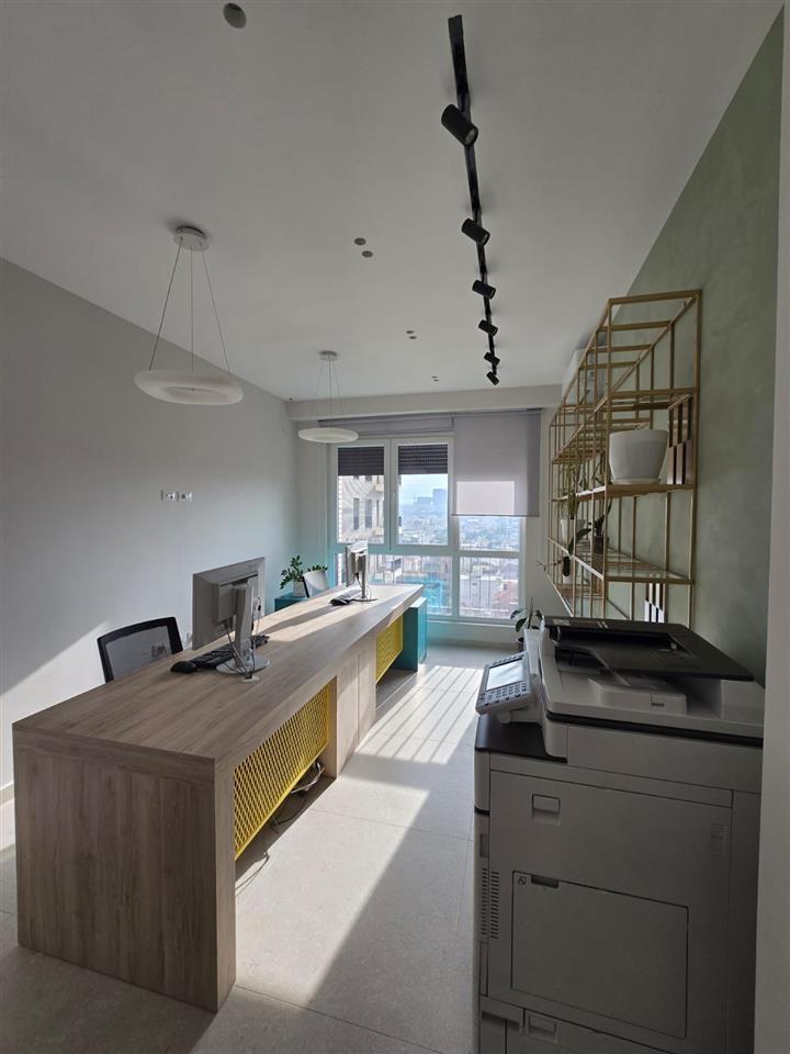 Apartament 1+1 me qera,per zyre,i mobiluar.