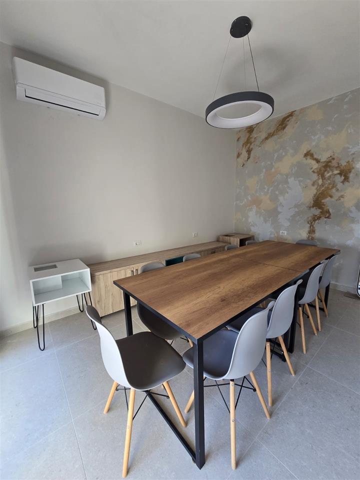 Apartament 1+1 me qera,per zyre,i mobiluar.