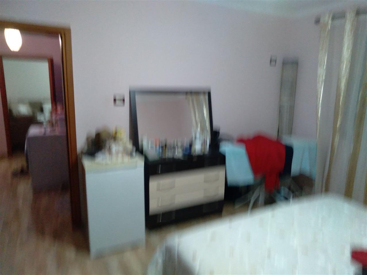 SHITET HYRJA 2+1 LAGJA 8 SHKURTI KATI – 5 BANIMI 5 MIN