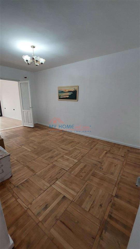 Zyre me qera tek Myslym Shyri