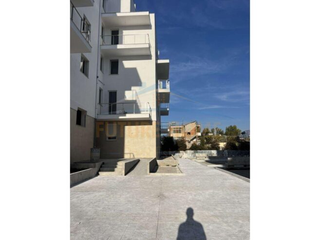 Shitet, Apartament 2+1, Unaza e Re, Tiranë. 114,000 €