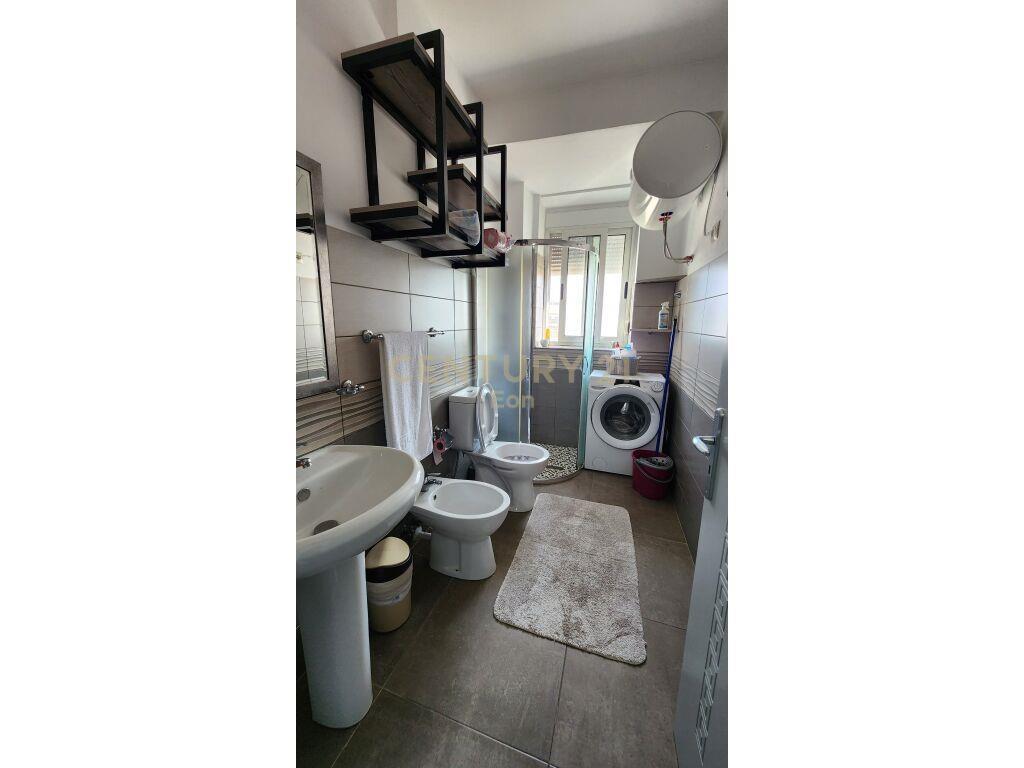 Shitet Apartament 1+1 në Bulevardin kryesor, Durrës!