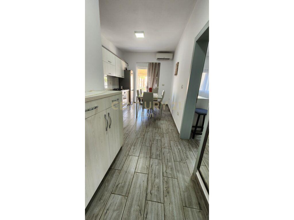 Shitet Apartament 1+1 në Bulevardin kryesor, Durrës!