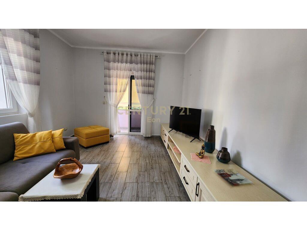 Shitet Apartament 1+1 në Bulevardin kryesor, Durrës!