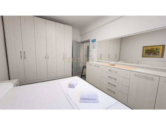 Shitet Apartament 1+1 në Bulevardin kryesor, Durrës!