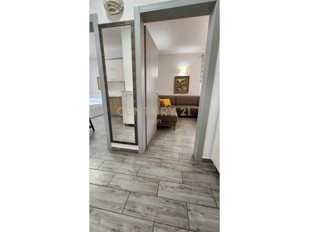 Shitet Apartament 1+1 në Bulevardin kryesor, Durrës!