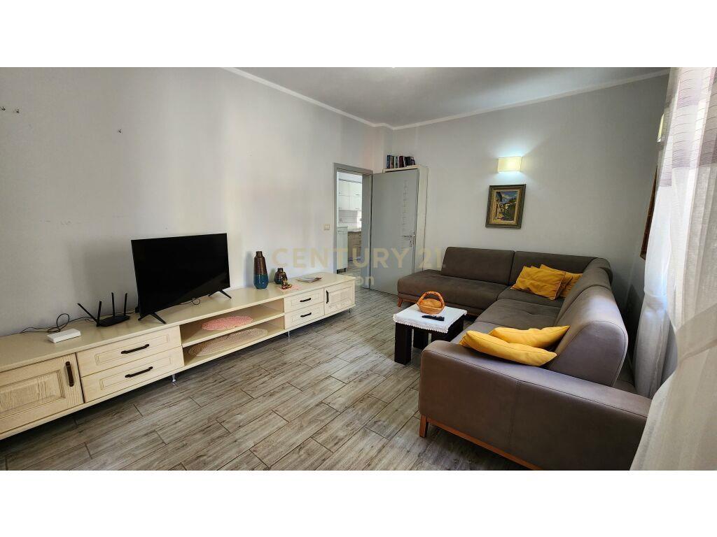 Shitet Apartament 1+1 në Bulevardin kryesor, Durrës!
