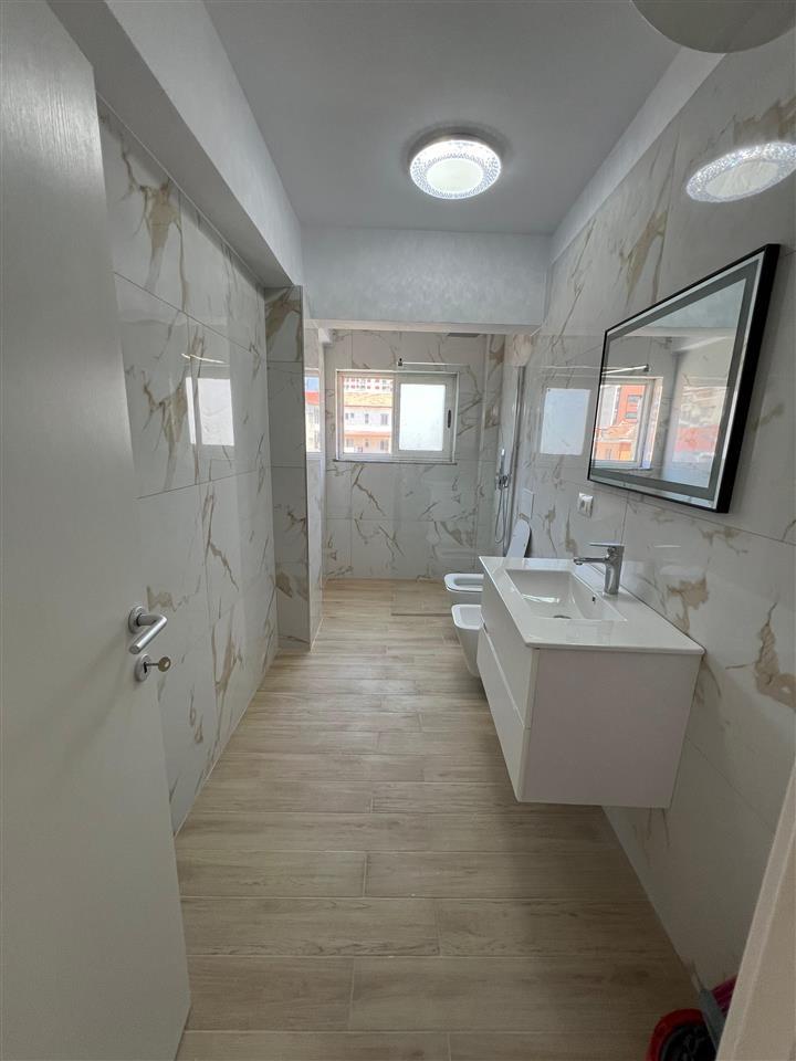 Apartament 2+1 në shitje te Rruga e re e Portit!