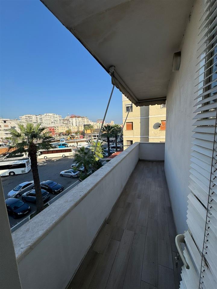 JEPET ME QERA APARTAMENT 1+1 TEK STACIONI TRENIT !