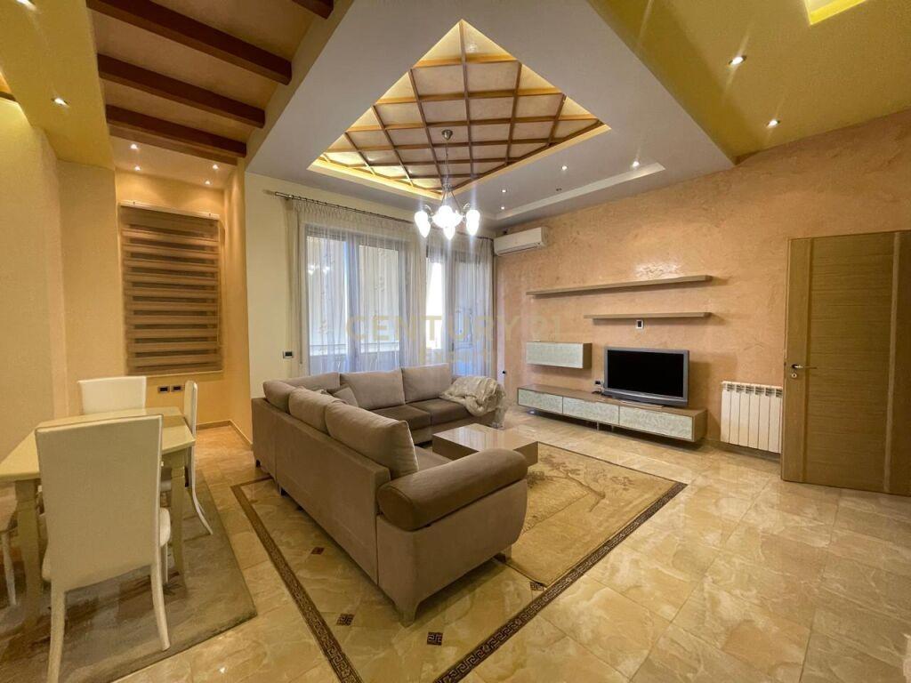 Per Qira Apartment 2+1+2 Pazari I ri 1,000 € /Muaj