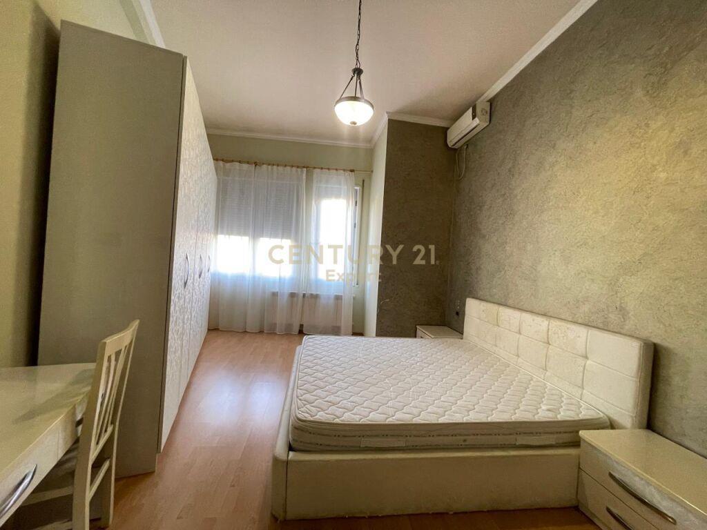 Per Qira Apartment 2+1+2 Pazari I ri 1,000 € /Muaj