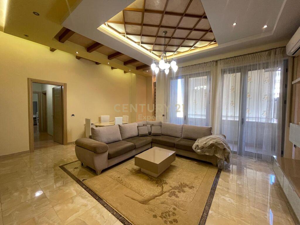 Per Qira Apartment 2+1+2 Pazari I ri 1,000 € /Muaj