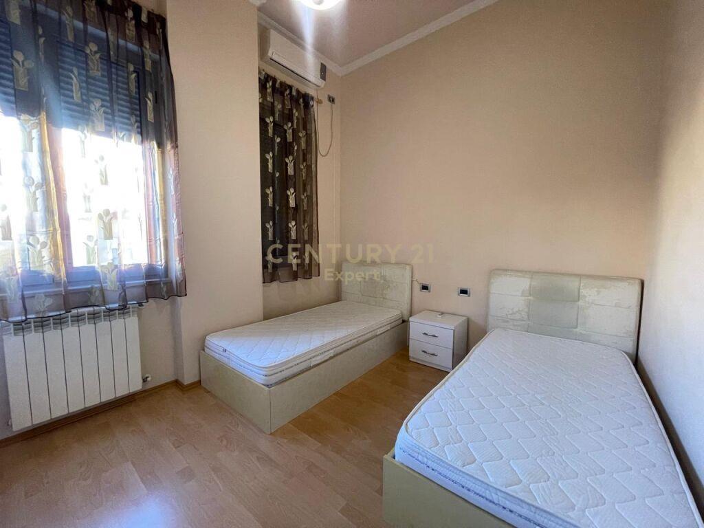 Per Qira Apartment 2+1+2 Pazari I ri 1,000 € /Muaj