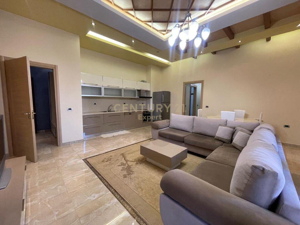 Per Qira Apartment 2+1+2 Pazari I ri 1,000 € /Muaj