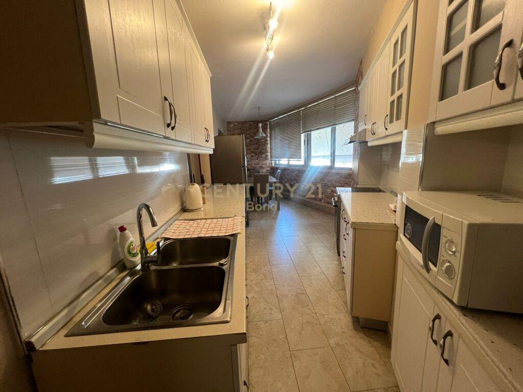 Per Qira Apartment 2+1+1 Pazari I ri 700 € /Muaj