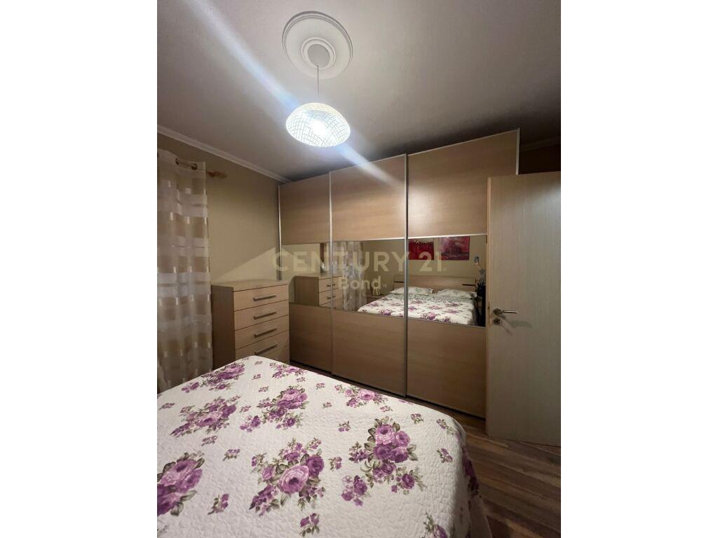 Per Qira Apartment 2+1+1 Pazari I ri 700 € /Muaj