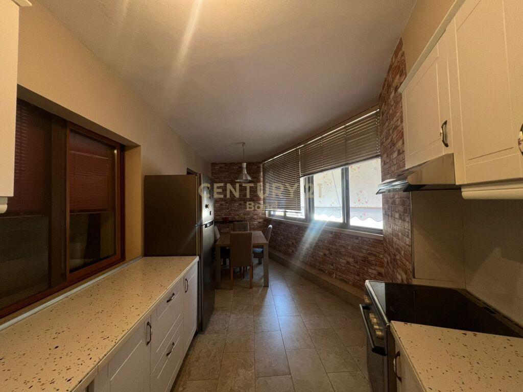 Per Qira Apartment 2+1+1 Pazari I ri 700 € /Muaj