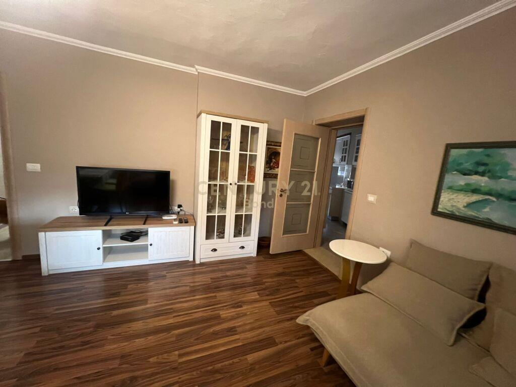 Per Qira Apartment 2+1+1 Pazari I ri 700 € /Muaj
