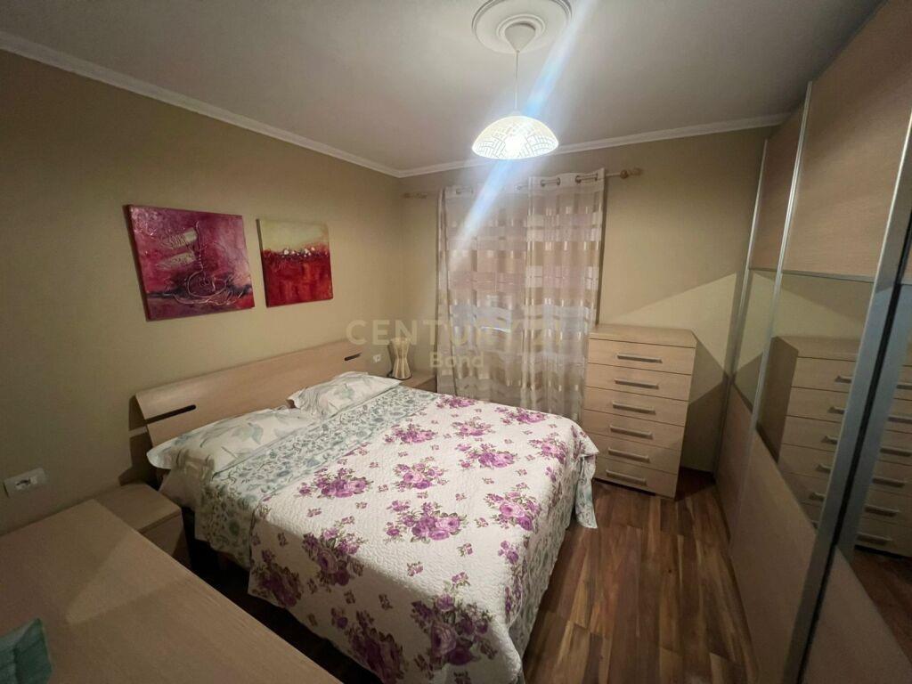 Per Qira Apartment 2+1+1 Pazari I ri 700 € /Muaj