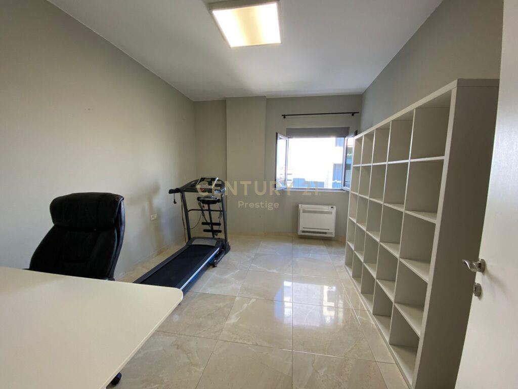 Per Qira Apartment 2+1+1 Liqeni i Tiranës 850 € /Muaj