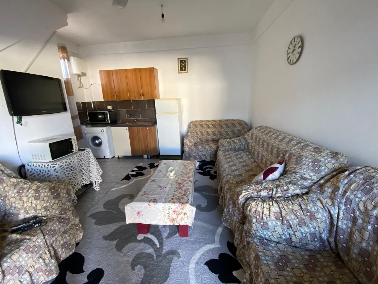 Shtepi me qira 1+1 bathore, kamëz