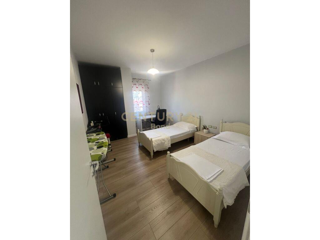 Per Qira Apartment 1+1+1 Rruga Barrikadave 700 € /Muaj