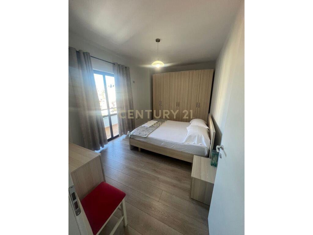 Per Qira Apartment 1+1+1 Rruga Barrikadave 700 € /Muaj