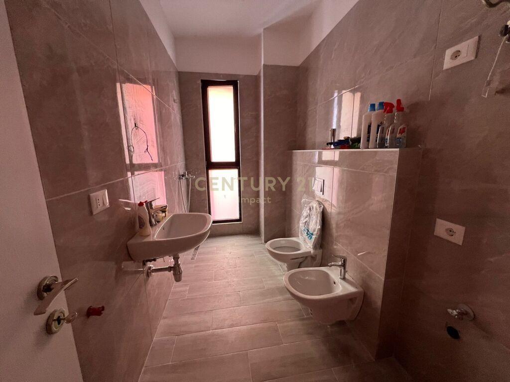 Per Qira Apartment 3+1+2 Rruga e Dibrës 600 € /Muaj