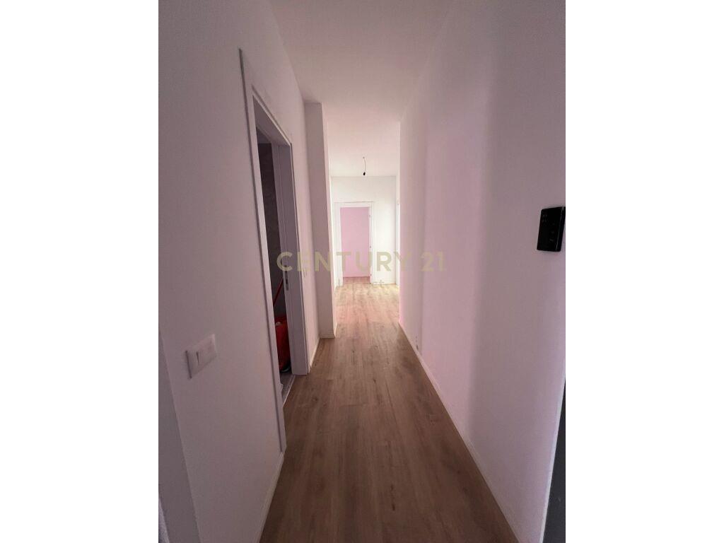 Per Qira Apartment 3+1+2 Rruga e Dibrës 600 € /Muaj