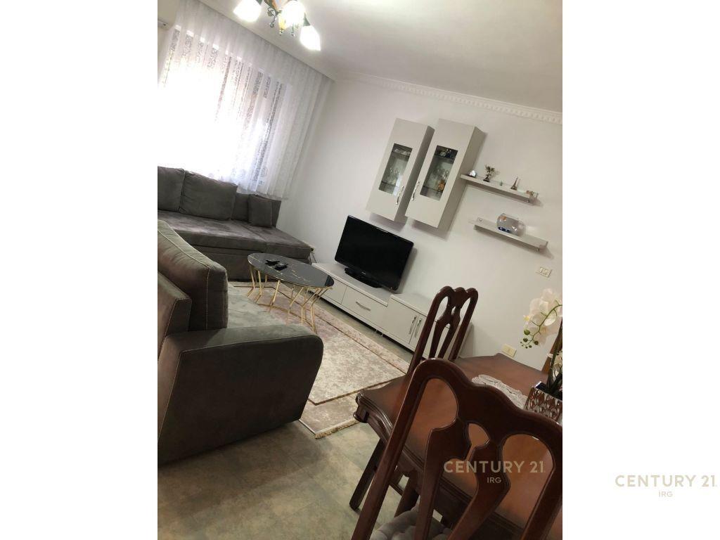 Per Qira Apartment 2+1+1 Sheshi Skënderbej (Qendër) 650 € /
