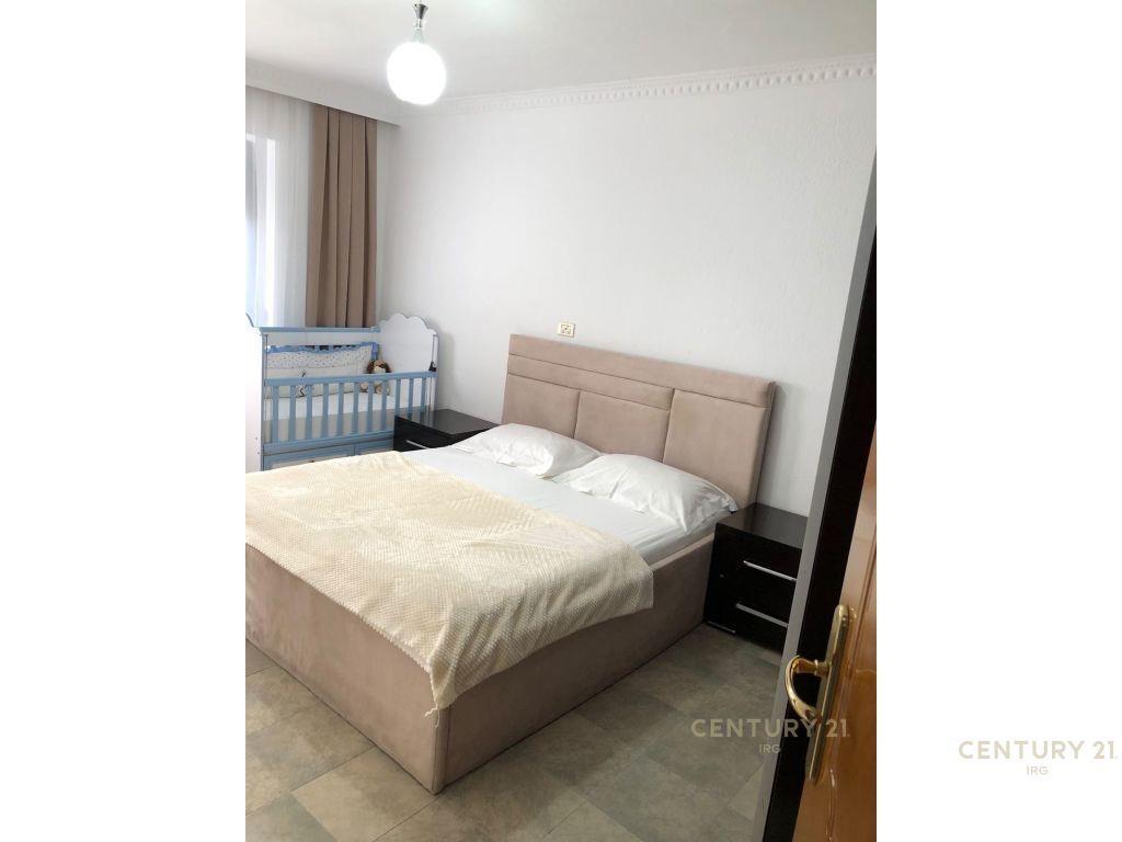 Per Qira Apartment 2+1+1 Sheshi Skënderbej (Qendër) 650 € /