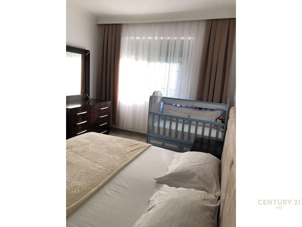 Per Qira Apartment 2+1+1 Sheshi Skënderbej (Qendër) 650 € /
