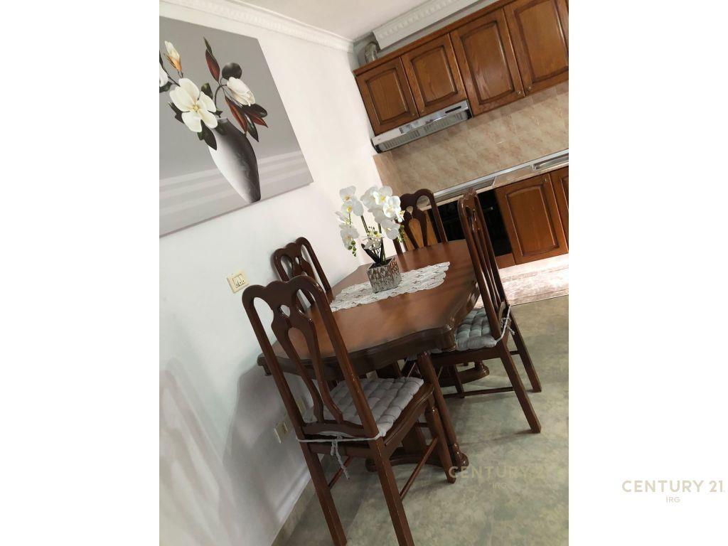 Per Qira Apartment 2+1+1 Sheshi Skënderbej (Qendër) 650 € /