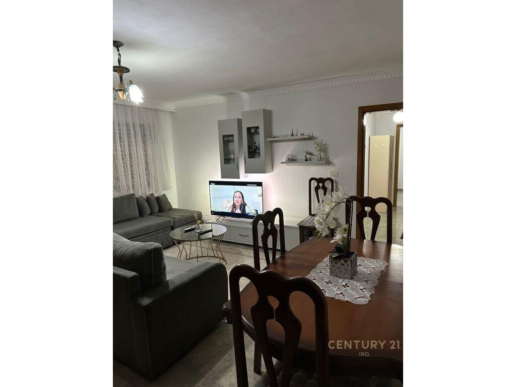 Per Qira Apartment 2+1+1 Sheshi Skënderbej (Qendër) 650 € /