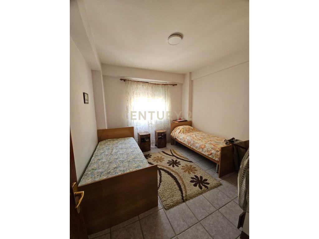 Per Qira Apartment 3+1+2 Rruga Fortuzi 900 € /Muaj
