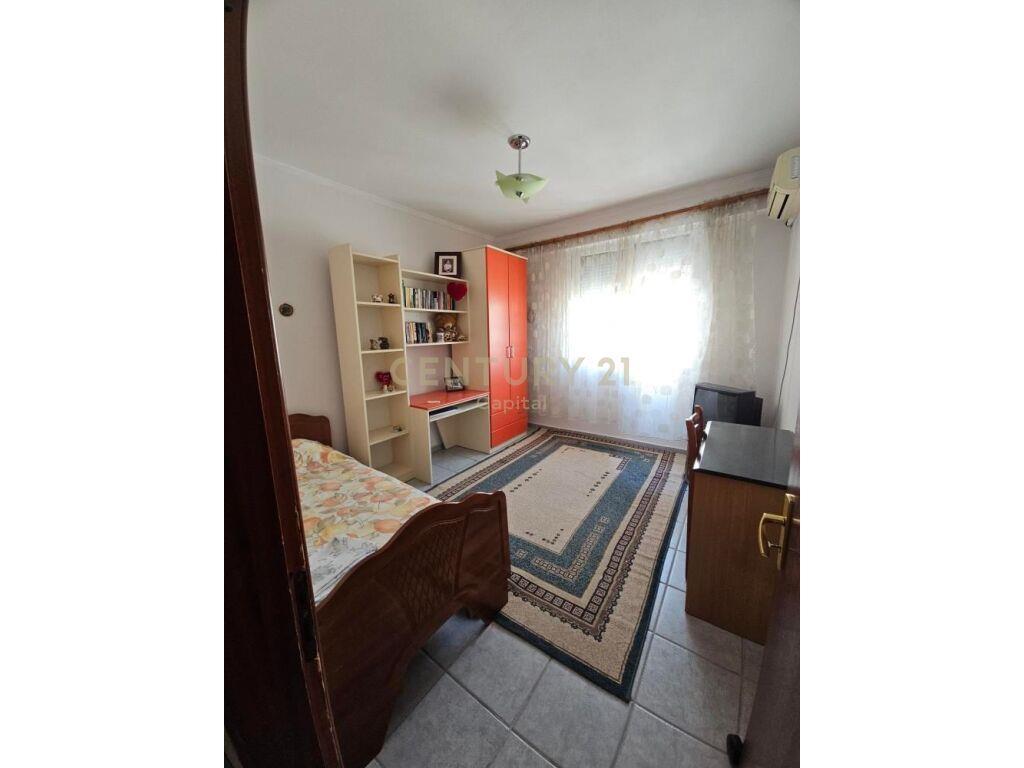Per Qira Apartment 3+1+2 Rruga Fortuzi 900 € /Muaj