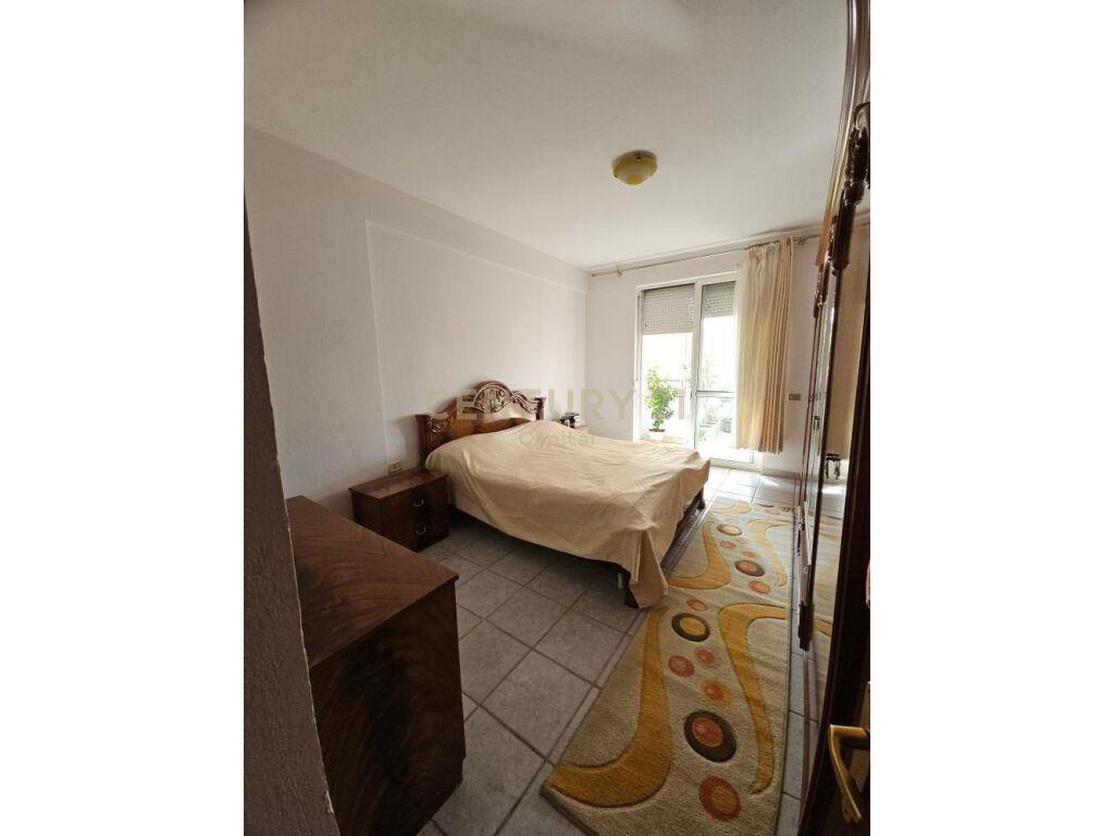 Per Qira Apartment 3+1+2 Rruga Fortuzi 900 € /Muaj
