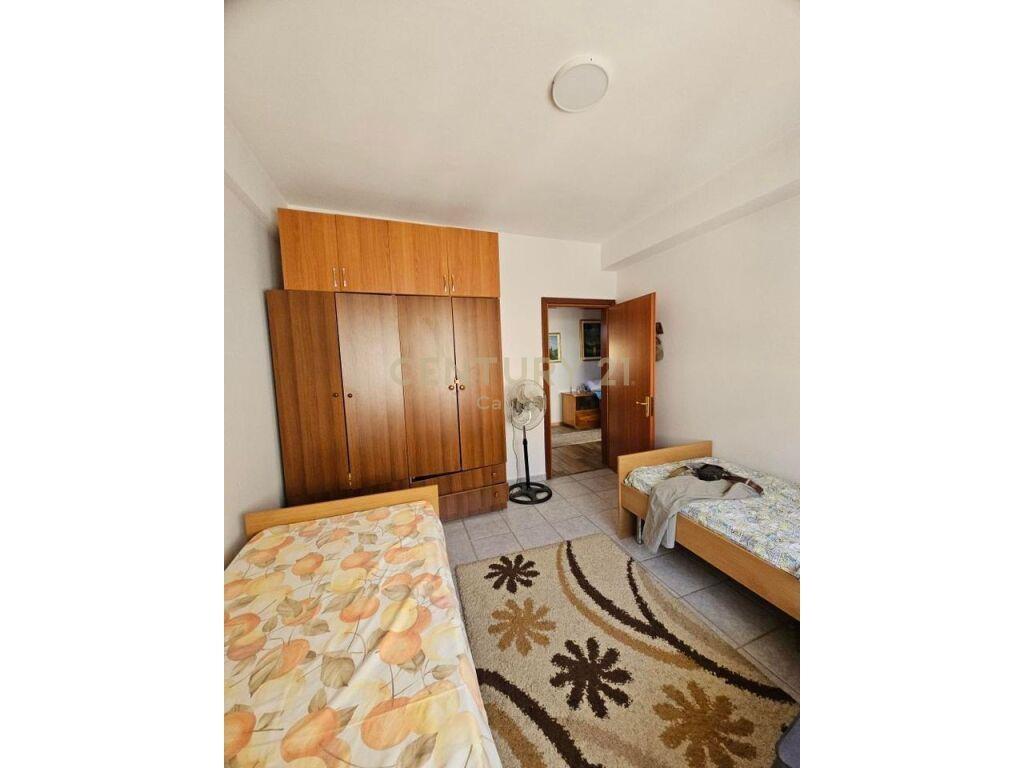 Per Qira Apartment 3+1+2 Rruga Fortuzi 900 € /Muaj