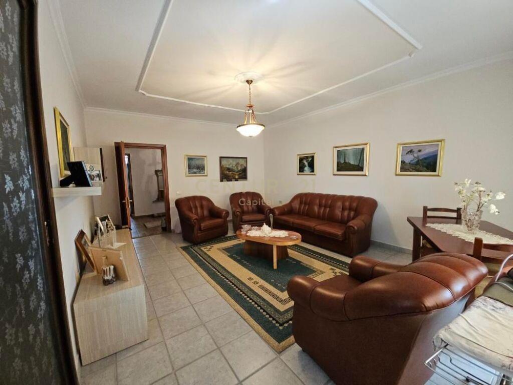 Per Qira Apartment 3+1+2 Rruga Fortuzi 900 € /Muaj