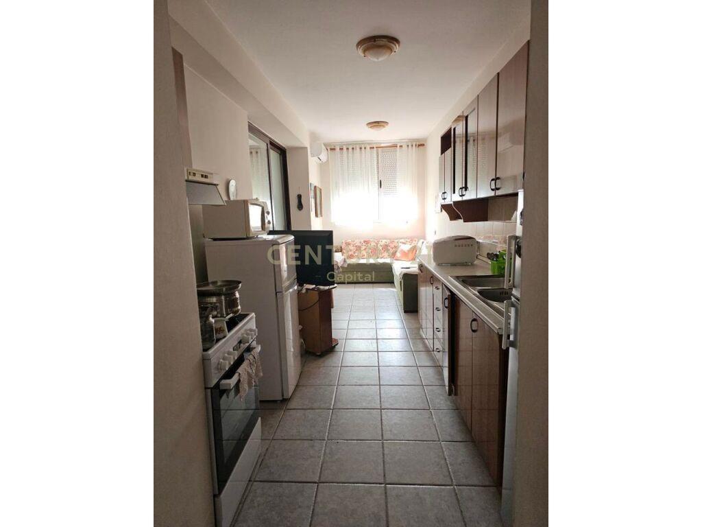 Per Qira Apartment 3+1+2 Rruga Fortuzi 900 € /Muaj