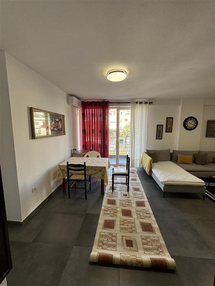 Jepet me qera apartament 1+1 tek kompleksi Tom Doshi