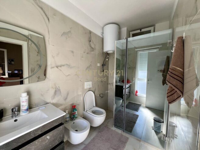 Shitet Apartment 2+1+2 Rruga 5 Maji 168,000 €