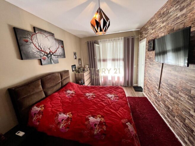Shitet Apartment 2+1+2 Rruga 5 Maji 168,000 €
