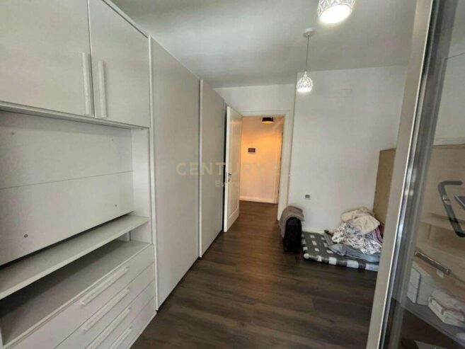 Shitet Apartment 2+1+2 Rruga e Kavajës 450,000 €