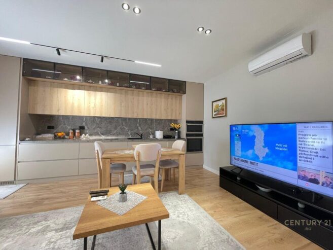 Shitet Apartment 2+1+2 Pazari I ri 330,000 €